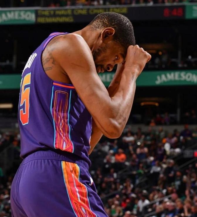 爱游戏体育-杜兰特新星连败表现惊艳，独行侠未来可期！