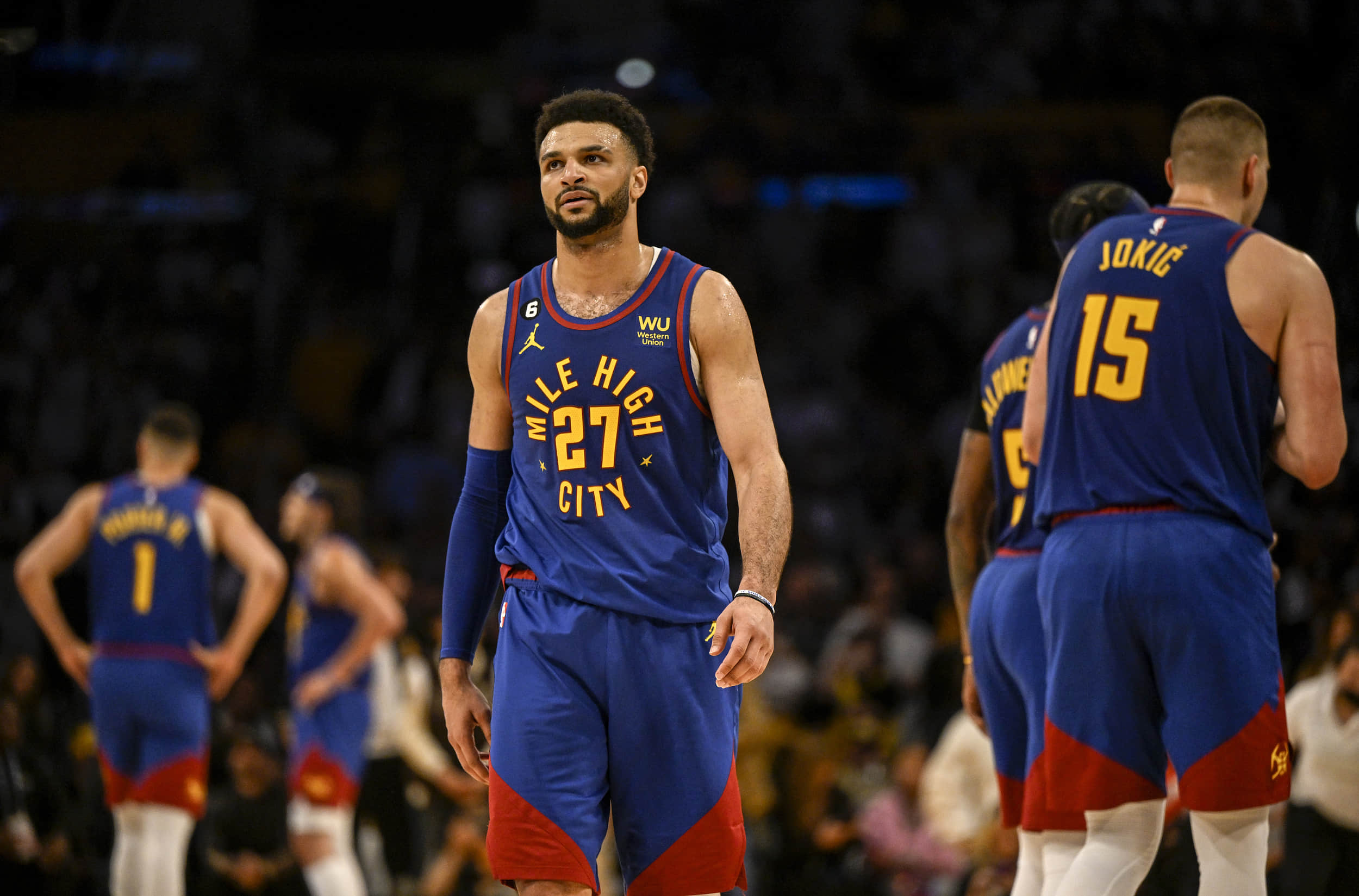 爱游戏-穆雷重返赛场，战术调整首场状态出色，中国队观众沸腾！